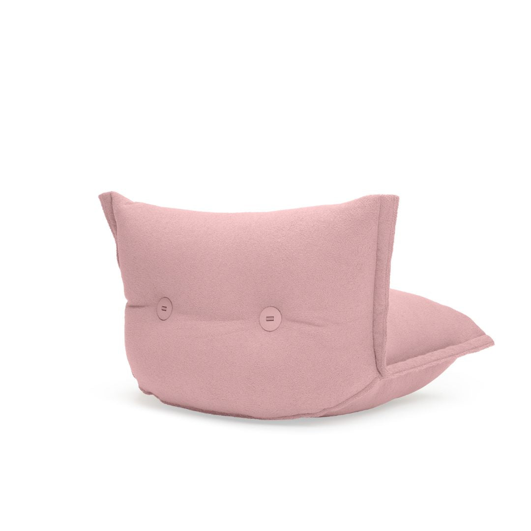 Oversized buttons of the Fatboy BonBaron Sherpa Lounge Chair